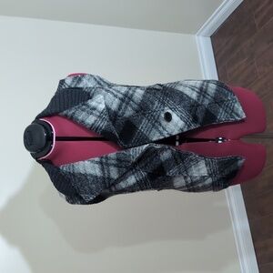 Berreti| Black and White Button Up Vest Coat